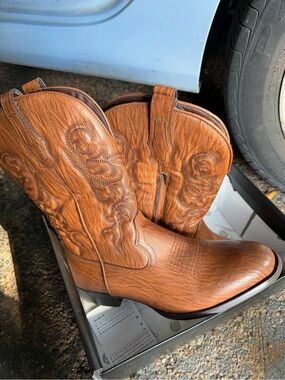 Amazon Men's Brown Embroidered Western Pull-On Boots